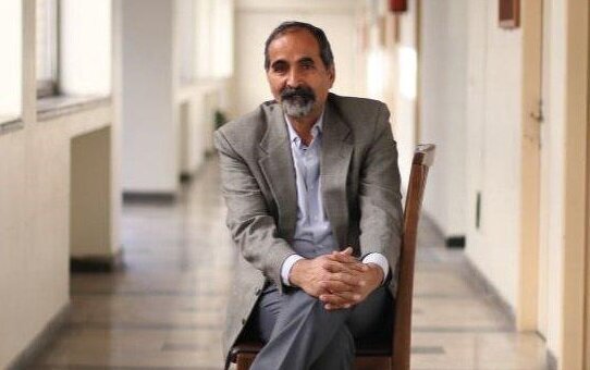 آزاد ارمکی: ساختار دانشگاه در ایران چیزی به جز کارمند تولید نمی کند