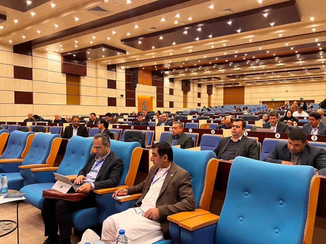 سومین پنل تخصصی در همایش ملی رقابت‌پذیری شهرها با رویکرد اقتصاد دریامحور در سالن ۳ کلید خورد