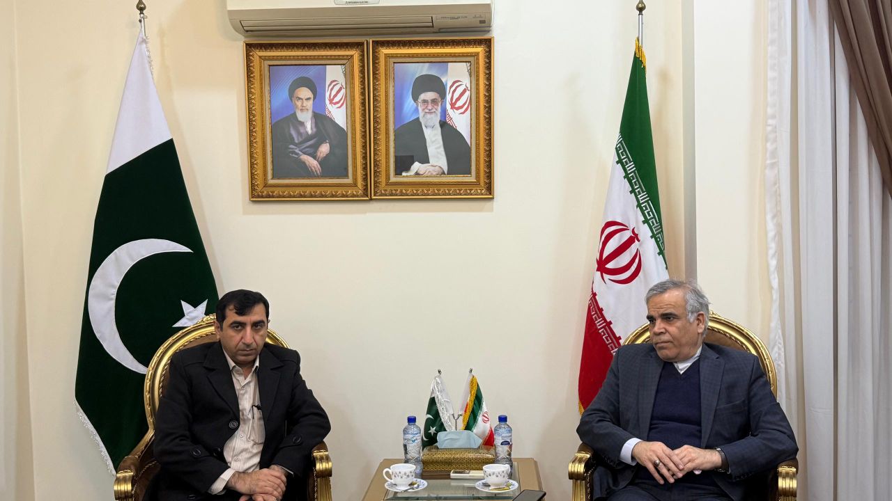 🔸 دیدار سرپرست دانشگاه بین‌المللی چابهار با سرکنسول جمهوری اسلامی ایران در لاهور در راستای تعمیق همکاری‌های علمی و فرهنگی منطقه‌ای