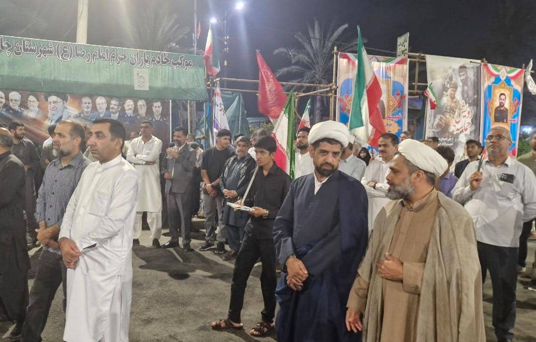 حضور متفاوت دانش‌آموز چابهاری در تجمعات شبانه؛ میثاق با ولایت در کنار درس و تحصیل